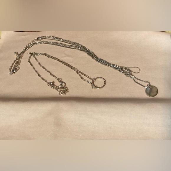 Set of 2 Beautiful Necklaces! - Picture 1 of 3